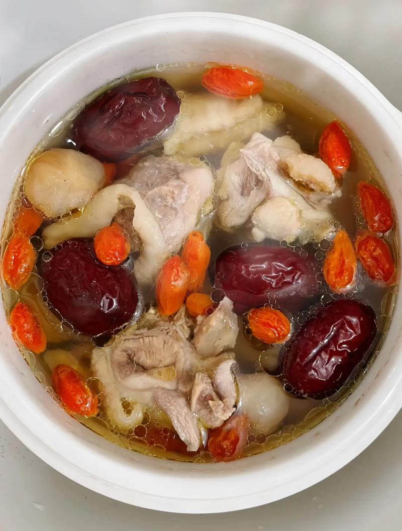 红枣枸杞鸡汤