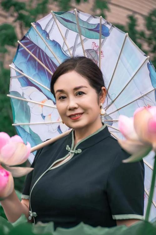 55 岁以上女性