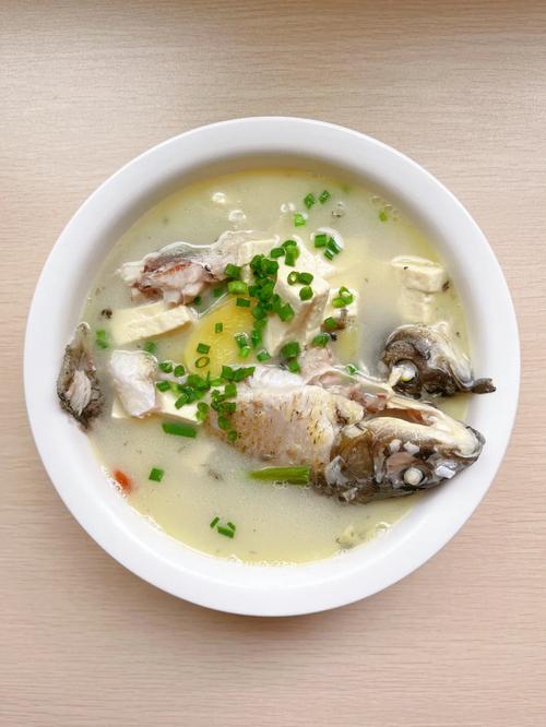鲫鱼豆腐汤