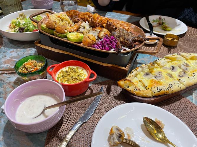 首次品尝美食